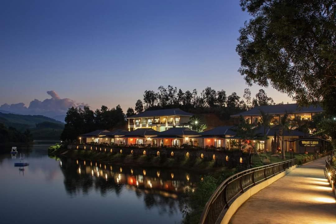 Phong Nha Lake House Resort Exterior photo